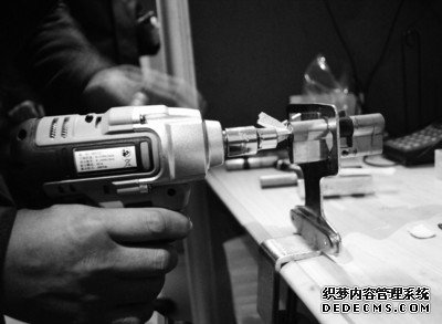 隨機調查探訪一百住戶 71戶用A級鎖(圖)