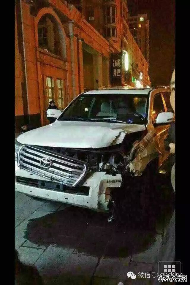 事故丨秦皇島開發(fā)區(qū)廣緣超市附近發(fā)生連環(huán)車禍！司機(jī)逃逸