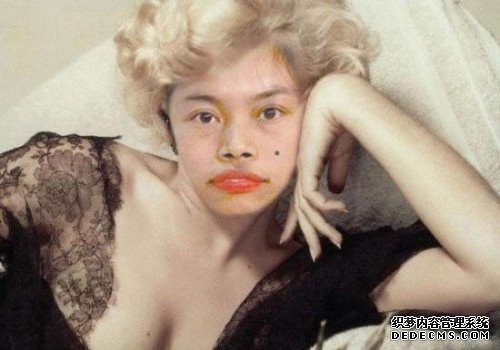 遙想之前鳳姐在美國(guó)乘地鐵的照片曝出，我們關(guān)注的只是她粗壯的手臂與腰間的贅肉，而忽視了她手里還一拿著本書(shū)。