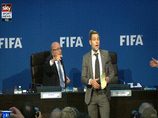 澎湃聯(lián)播|被扔過(guò)多少臭雞蛋，才能換得一次掌聲？