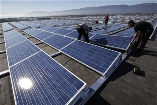 光伏產(chǎn)業(yè)急劇擴張，短短幾年內(nèi)就出現(xiàn)嚴重的產(chǎn)能過剩