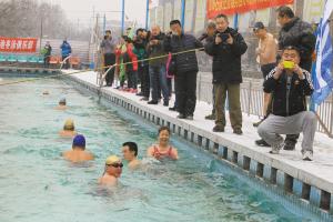 陸上比賽完還要下水較量。