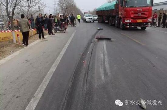 衡水男童騎自行車上路遭碾壓身亡 現(xiàn)場慘不忍睹