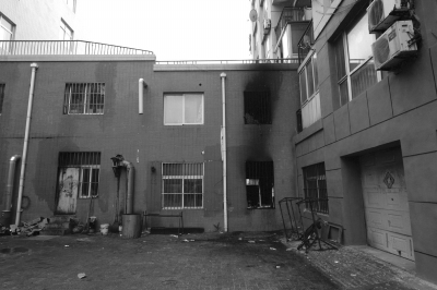 起火托管班所在樓的后墻。