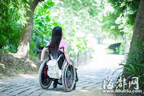 楊女士想盡力展示陽光的一面，不過她說自己內(nèi)心其實很難受