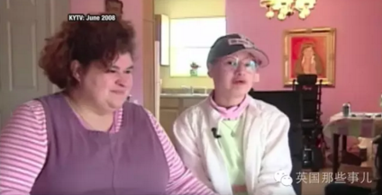 母親叫Dee Dee，女兒叫Gypsy Rose，住在美國(guó)密蘇里。