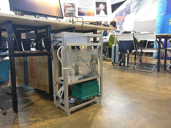 上海健康醫(yī)學(xué)院團(tuán)隊(duì)制作的超聲波空氣凈化器。