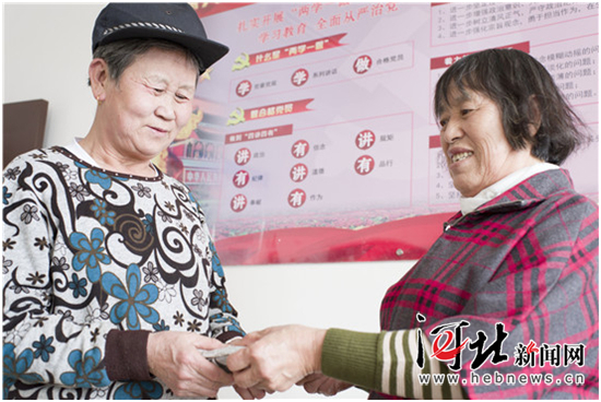 秦皇島老人撿廢品撿到兩萬多元現(xiàn)金主動(dòng)歸還失主