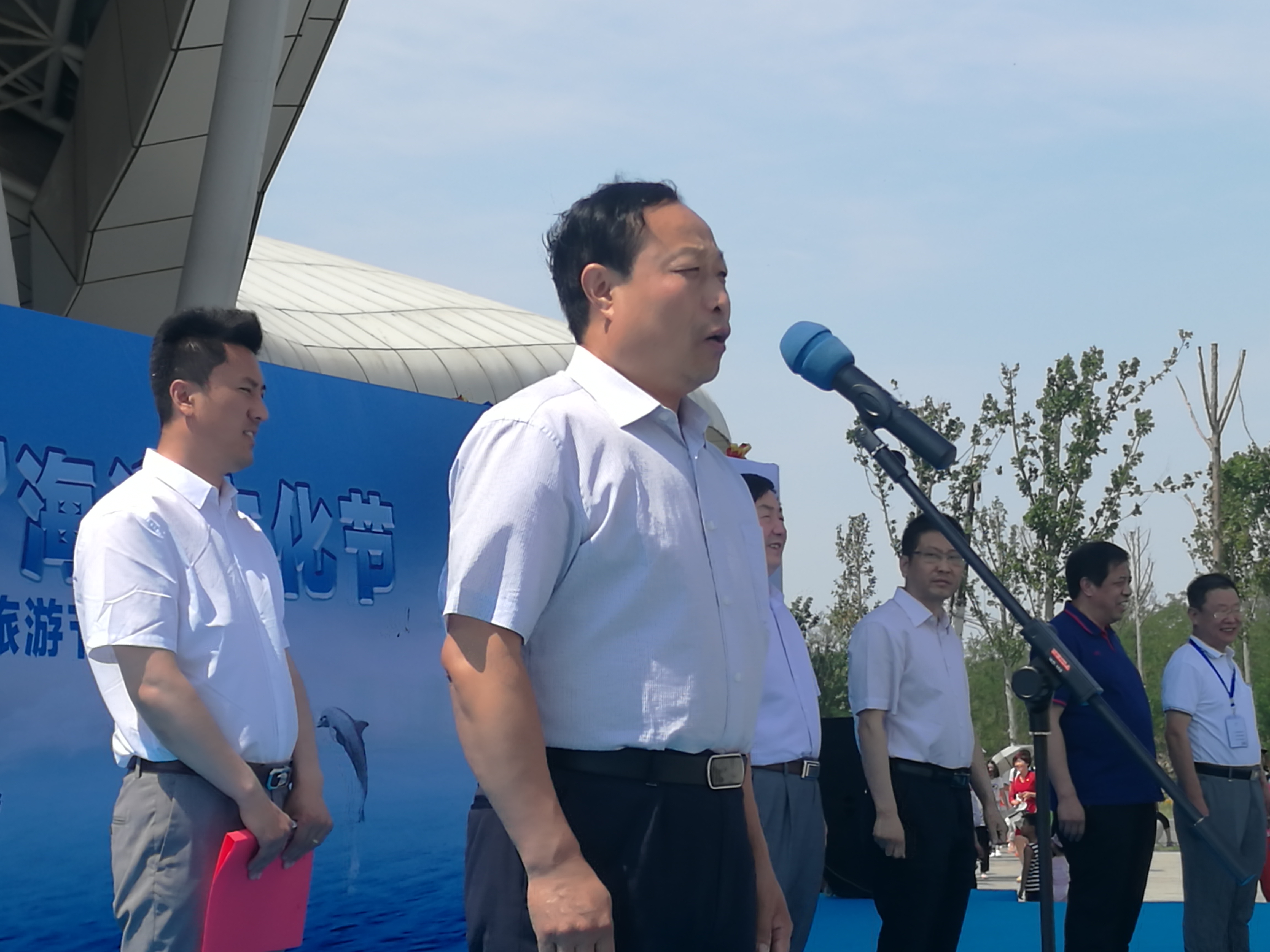 秦皇島市人大常委會副主任劉文杰宣布文化節(jié)開幕