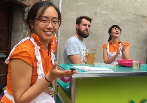 盧康妮一直熱中于昆蟲的一切，并且致力于讓更多的人了解昆蟲食物的好處，推動昆蟲食用規(guī)?；? class=