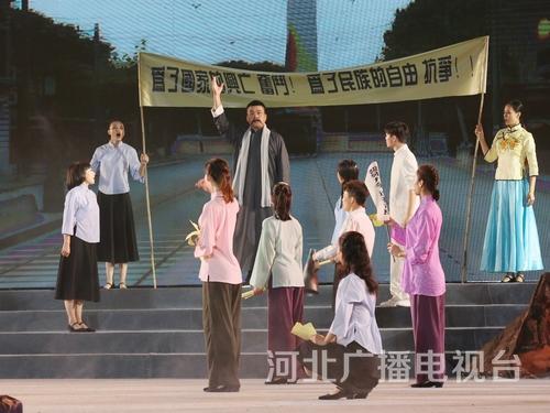 《高筑神州風(fēng)雨樓》之《傳播》。一盞馬燈，一條長(zhǎng)桌，一群有著濟(jì)世救國(guó)理想的先驅(qū)者們，如饑似渴地傳閱著馬恩著作。