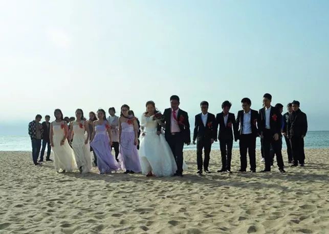 秦皇島街頭現(xiàn)共享單車婚禮 別樣創(chuàng)意驚艷海濱！