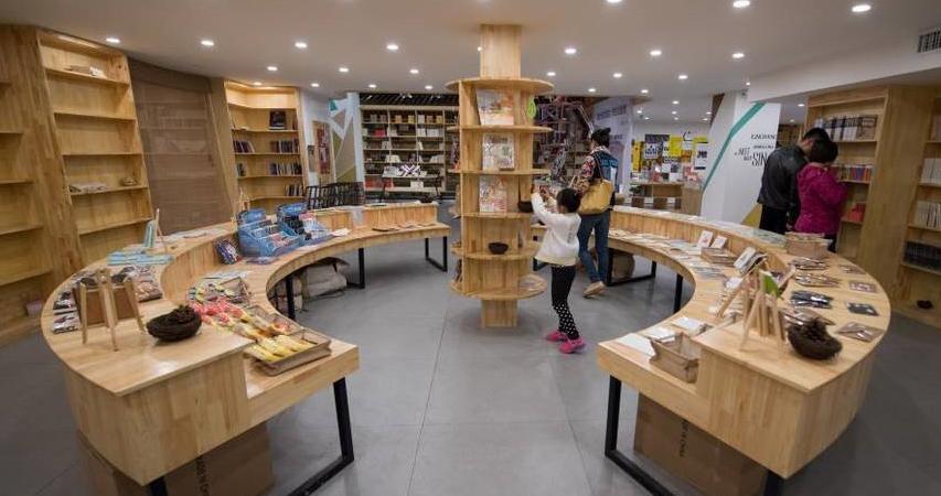 畢業(yè)生眾籌200萬元 地下車庫變身24小時(shí)書店 