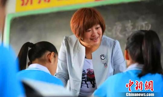 白恒云在課堂任教?！⑽木陻z