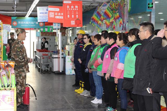 秦皇島消防安全進企業(yè) 提高市民消防安全意識