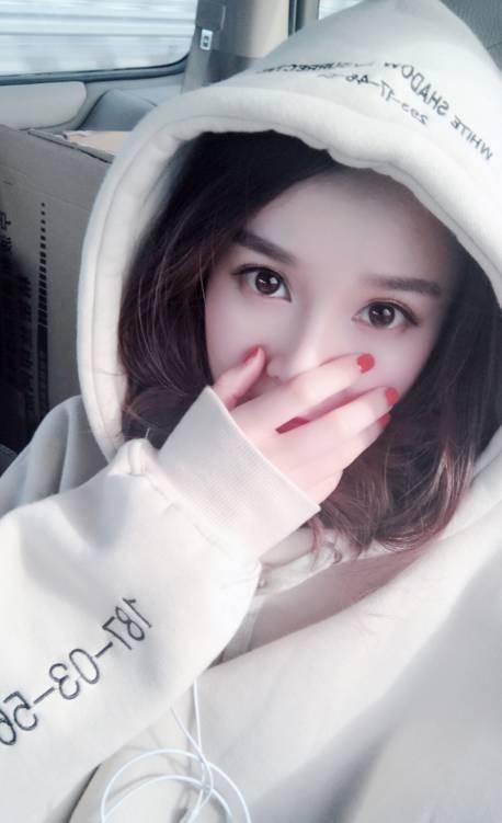 楊冪經(jīng)典造型，比V.......尬模～